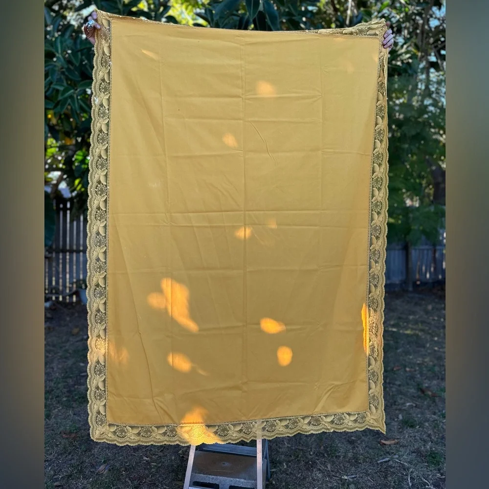 Vintage Yellow Lace Tablecloth Cottagecore Floral Lace Border 65” x 44”